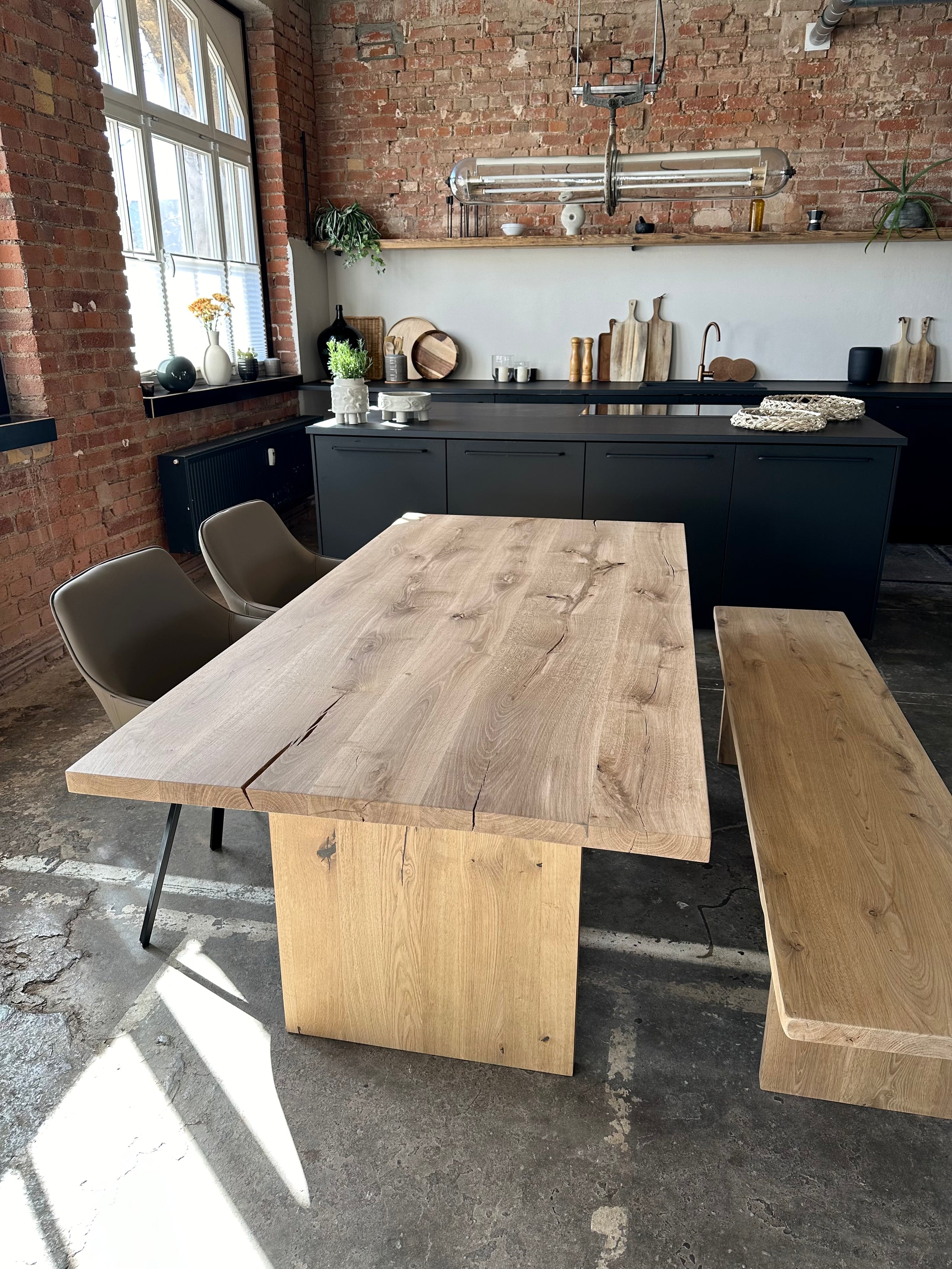 Set Tisch und Sitzbank, Holzwangen