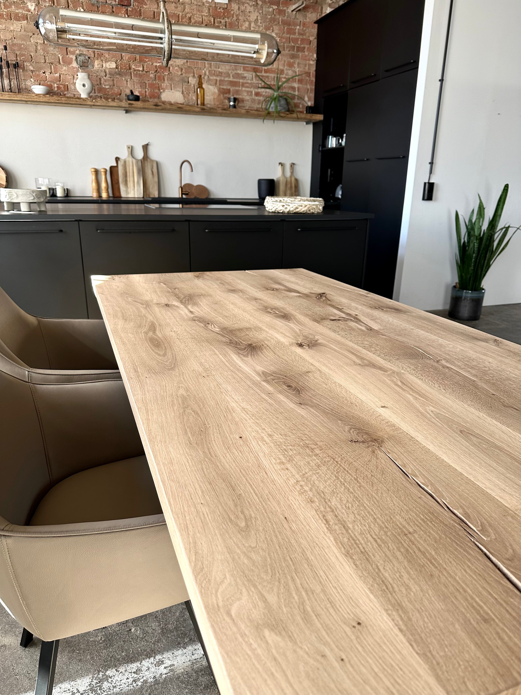 Set Tisch und Sitzbank, Holzwangen