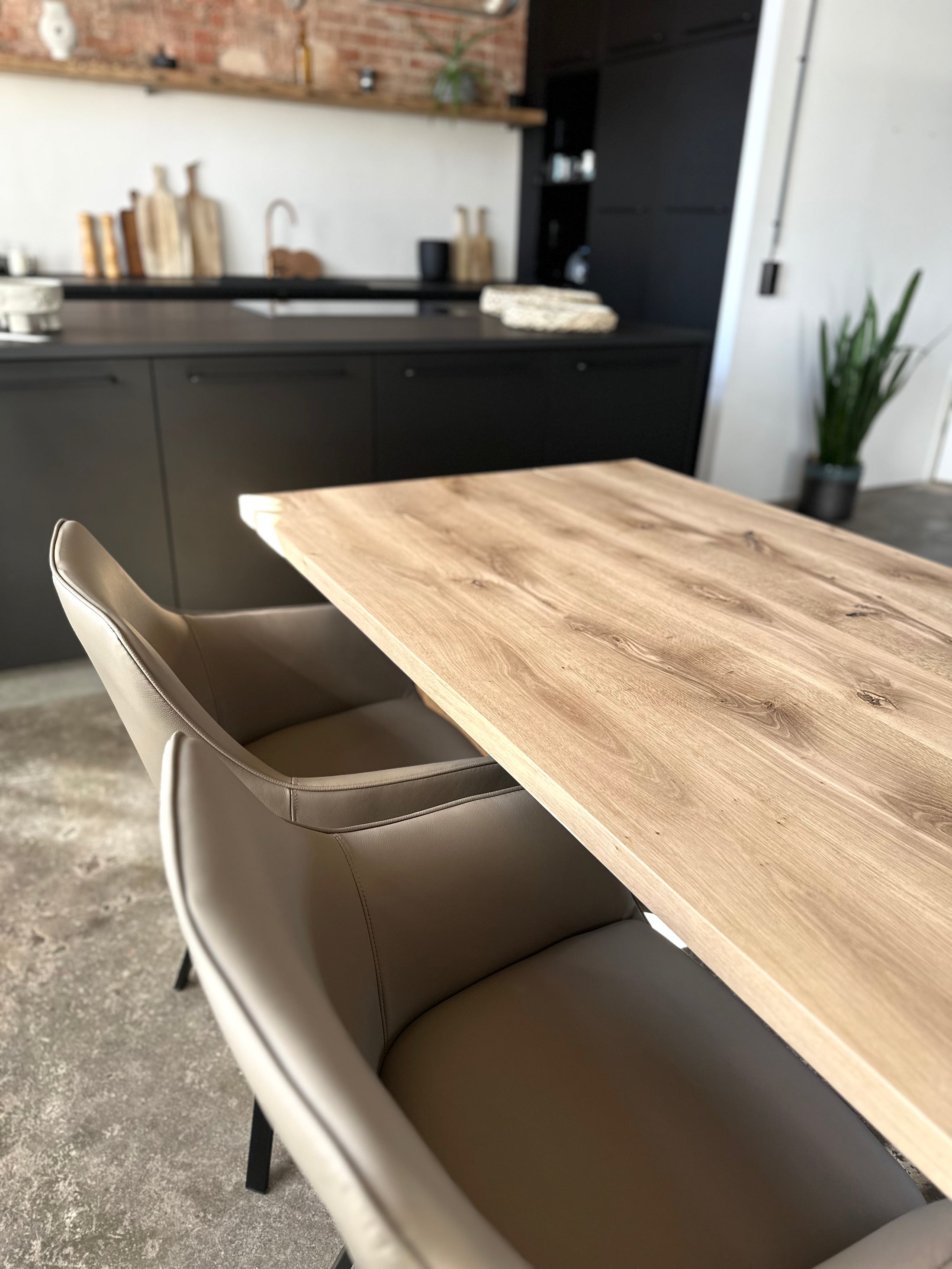 Set Tisch und Sitzbank, Holzwangen