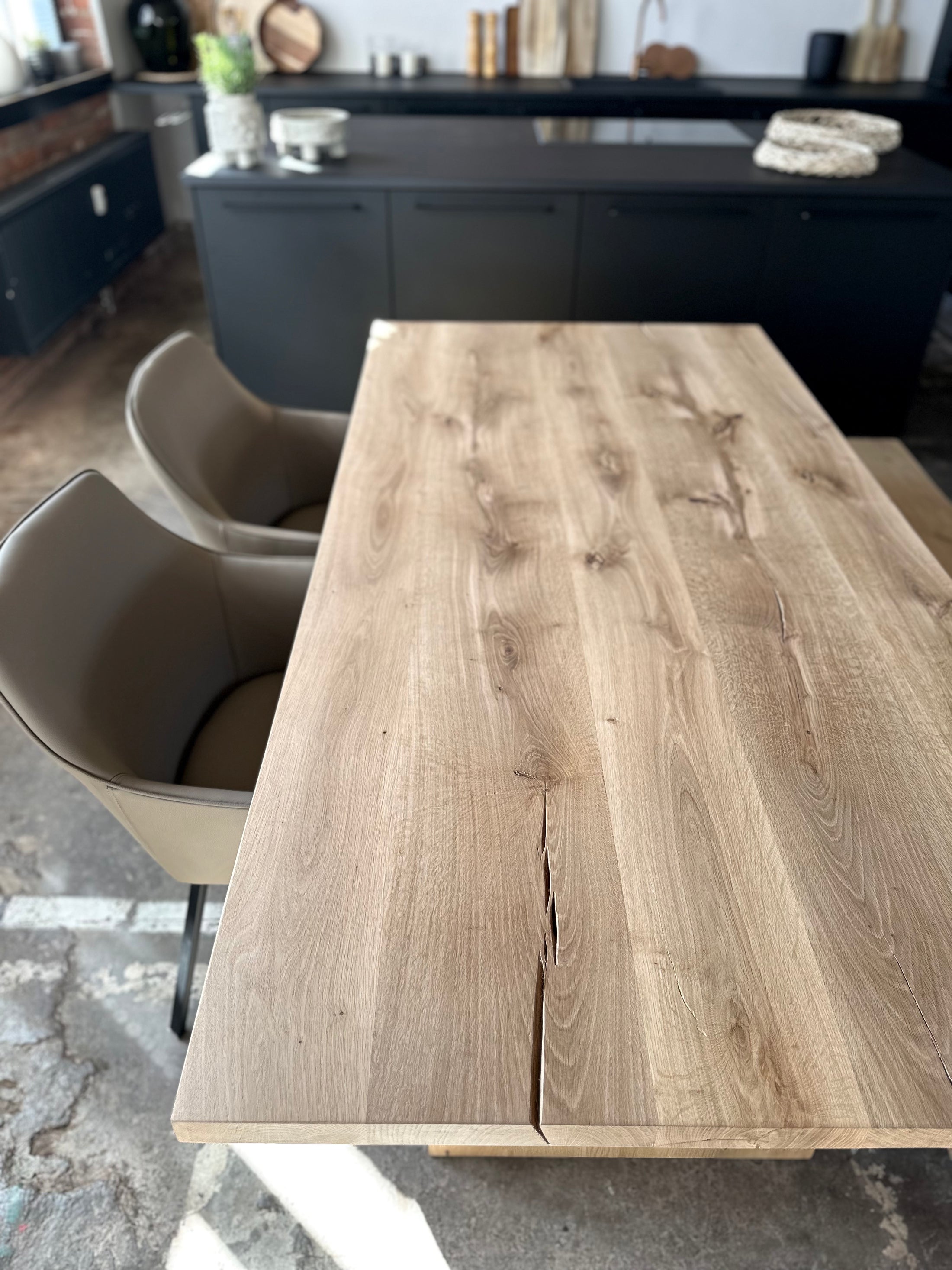 Set Tisch und Sitzbank, Holzwangen