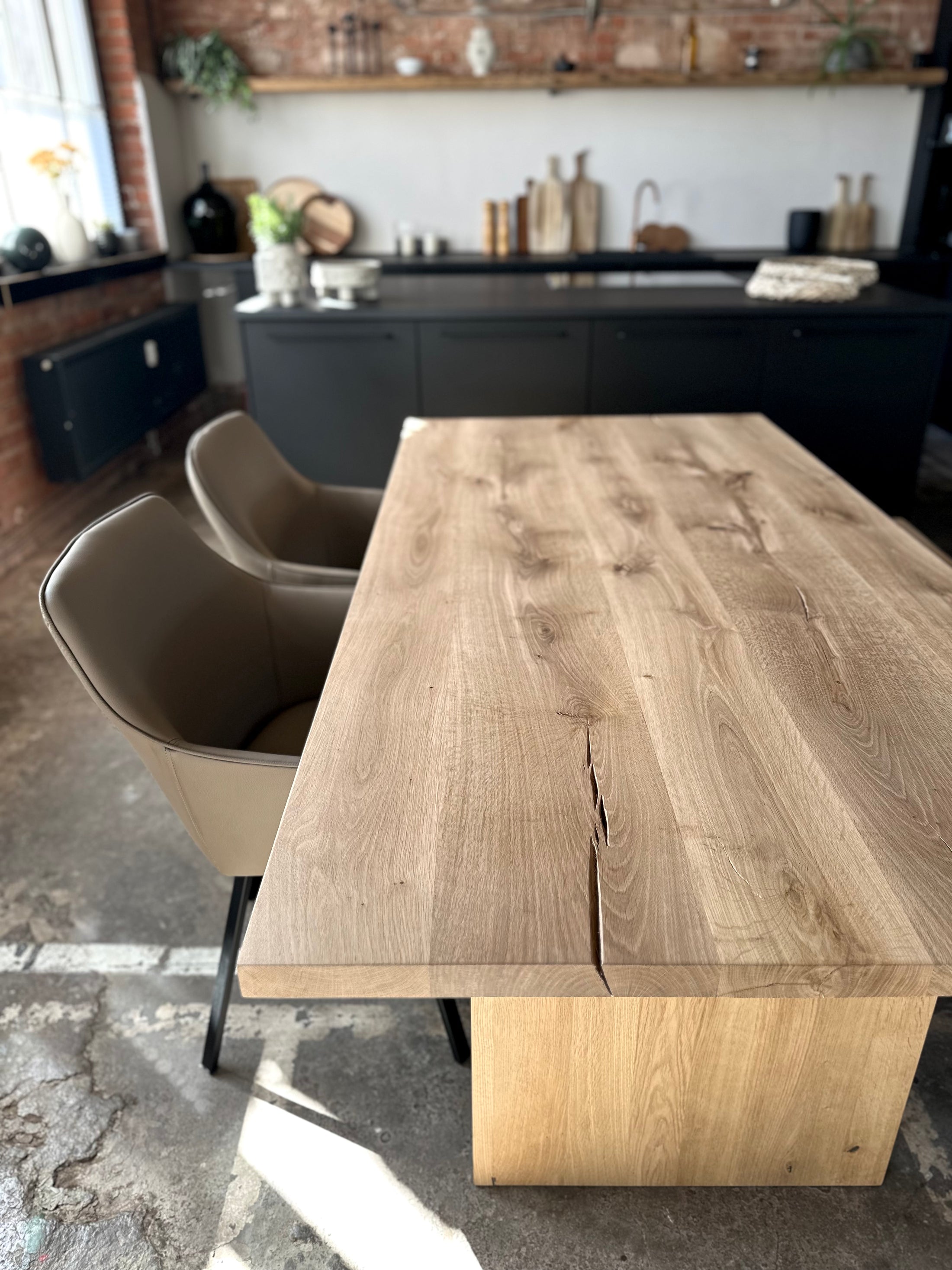 Set Tisch und Sitzbank, Holzwangen