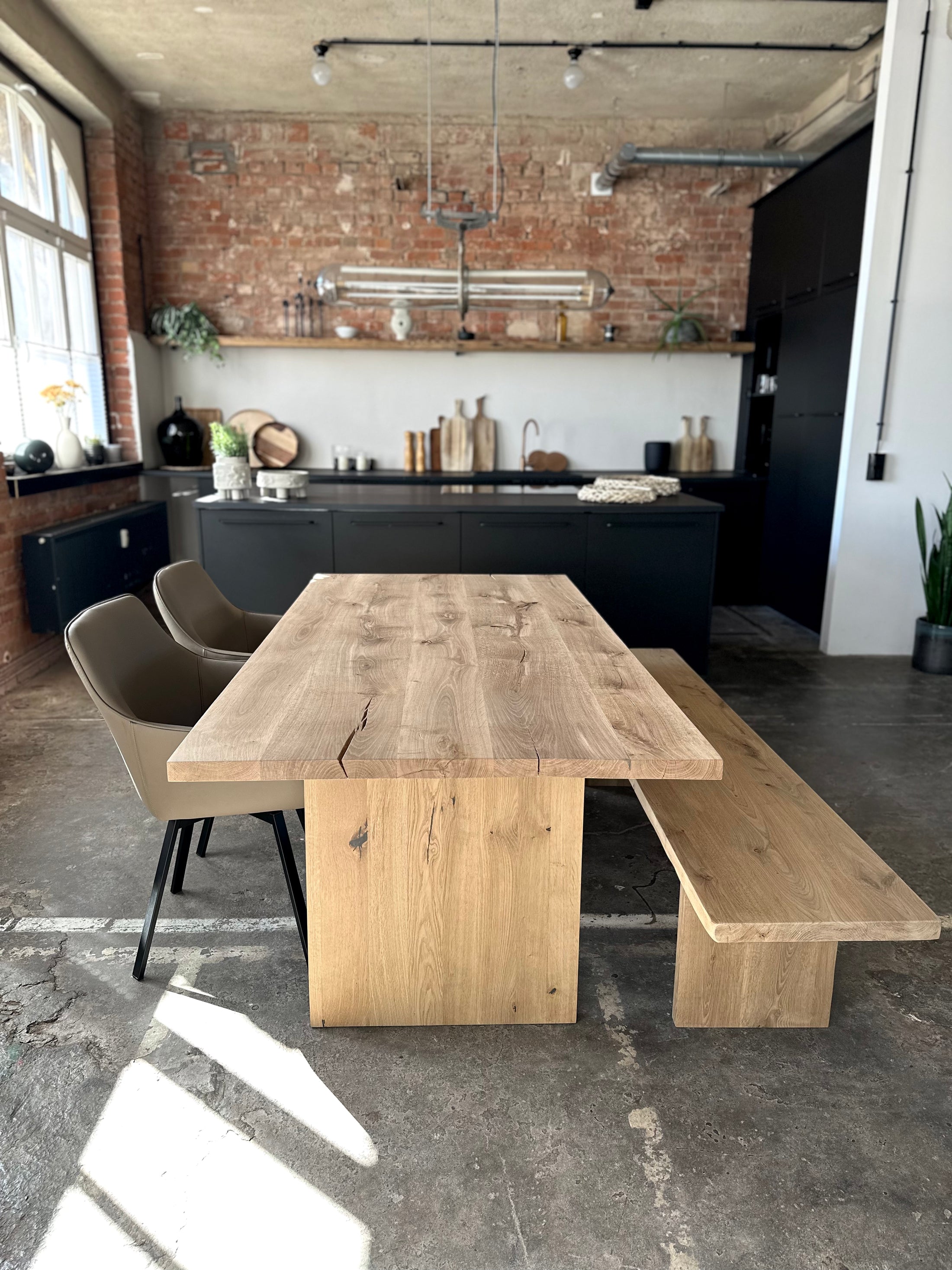 Set Tisch und Sitzbank, Holzwangen