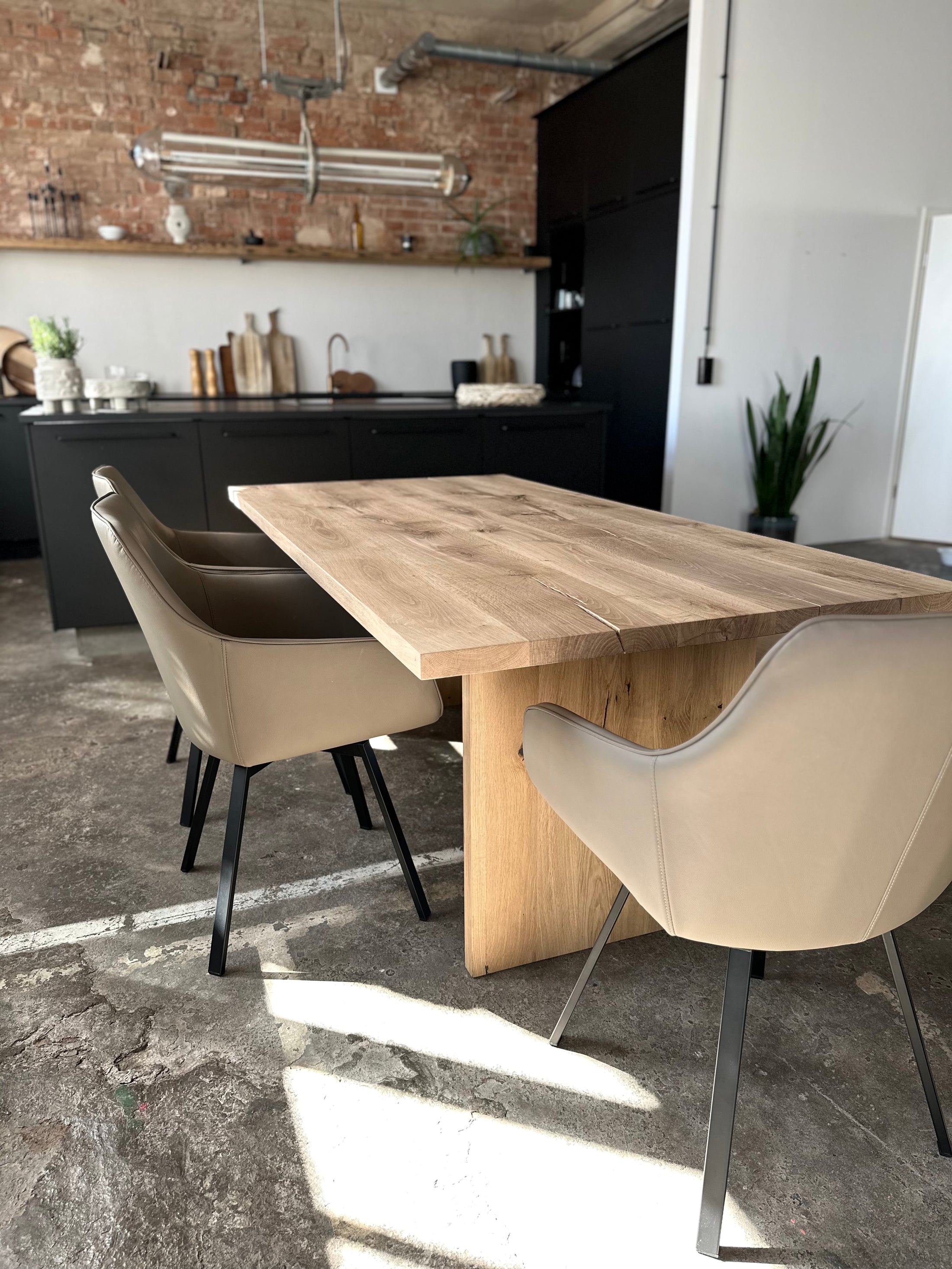 Set Tisch und Sitzbank, Holzwangen