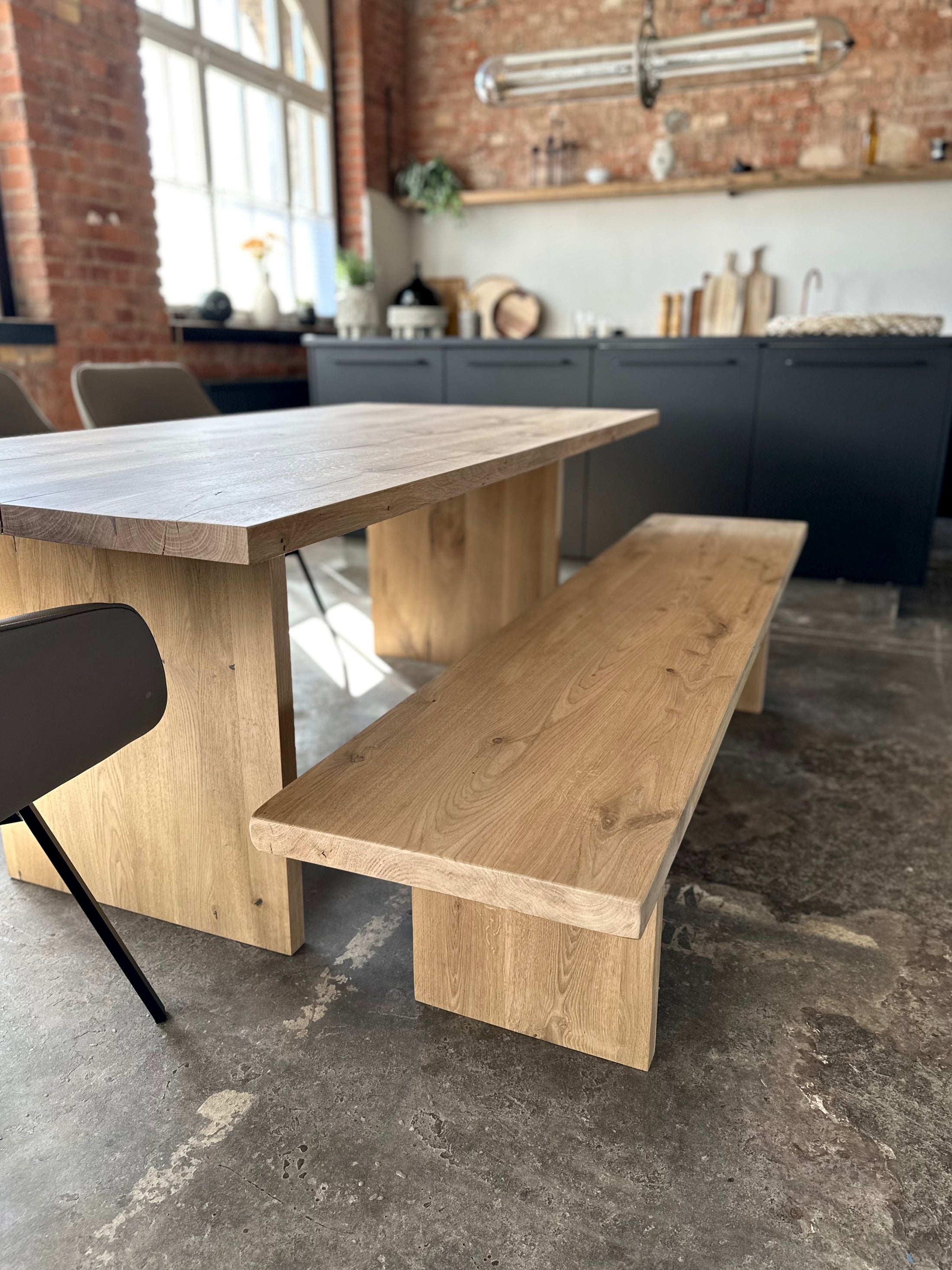 Set Tisch und Sitzbank, Holzwangen