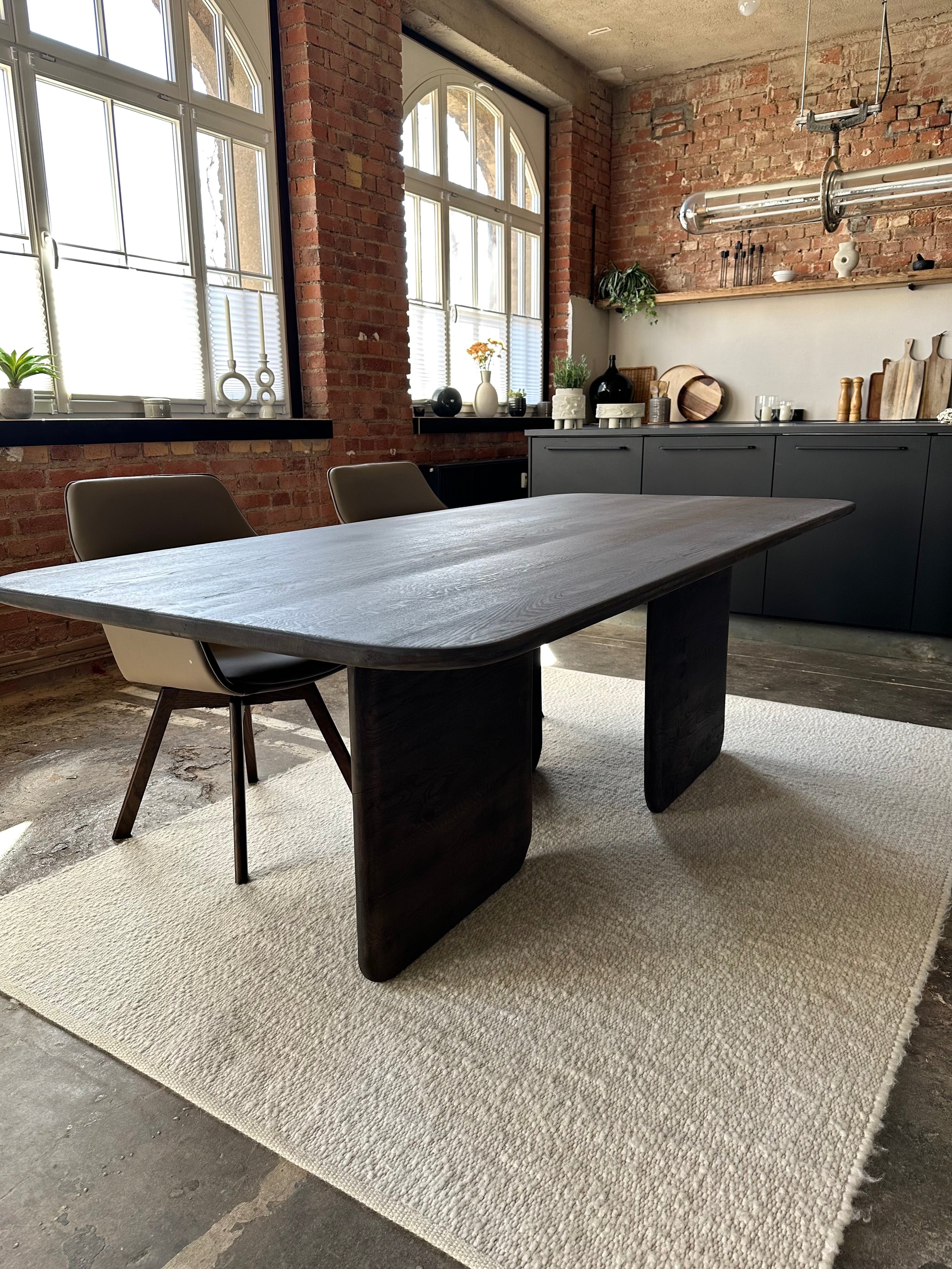 Ausstellungstisch Eiche, Holzwangen