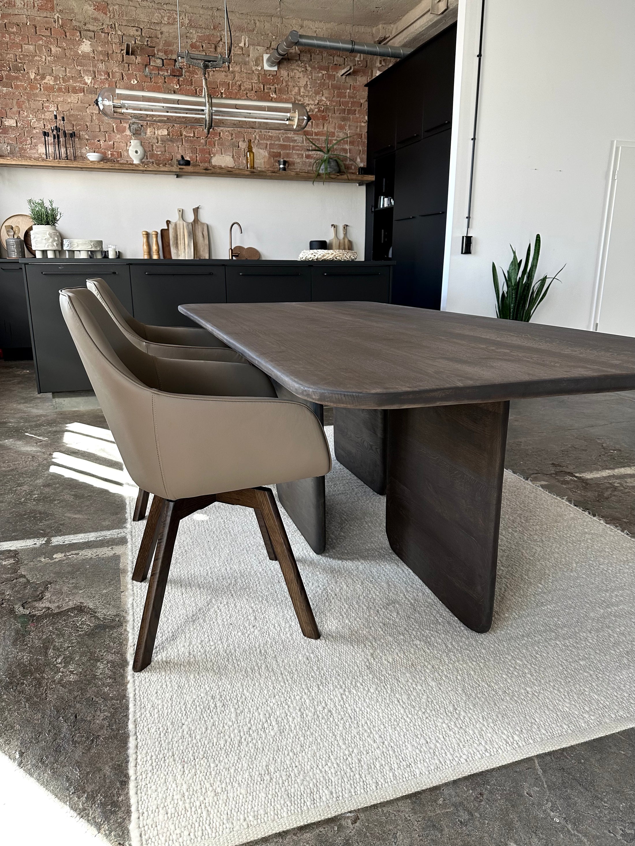 Ausstellungstisch Eiche, Holzwangen