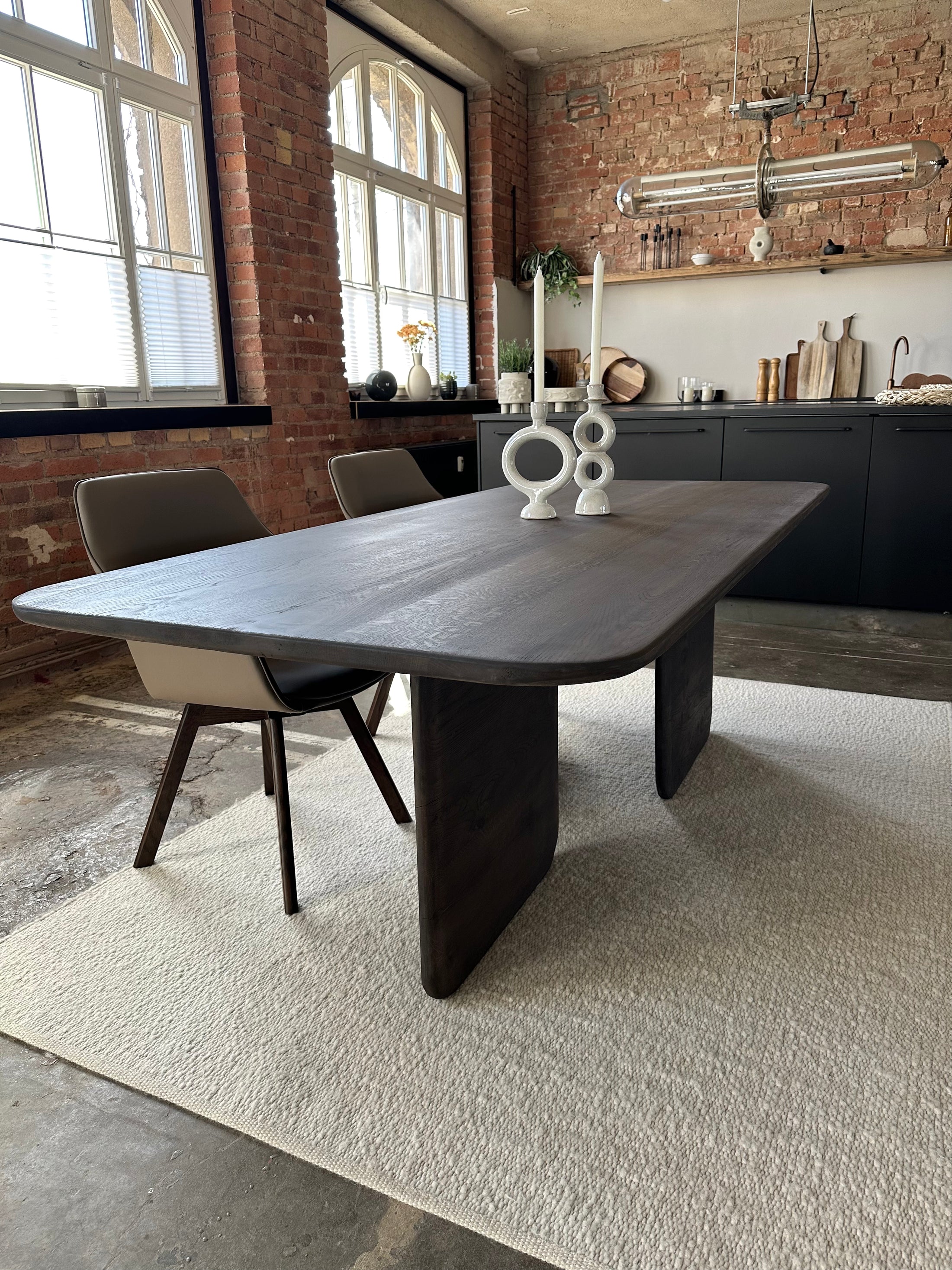 Ausstellungstisch Eiche, Holzwangen