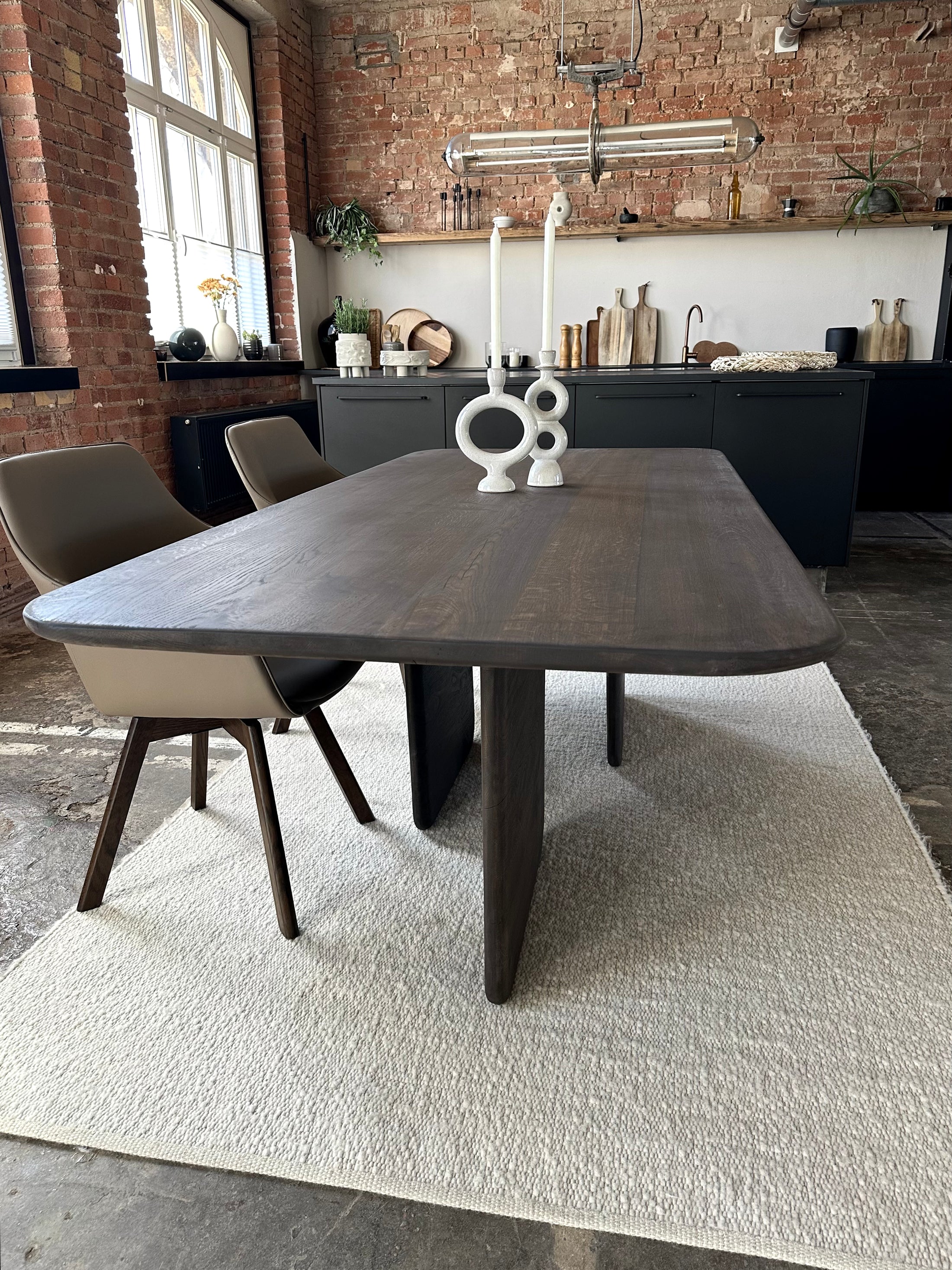 Ausstellungstisch Eiche, Holzwangen