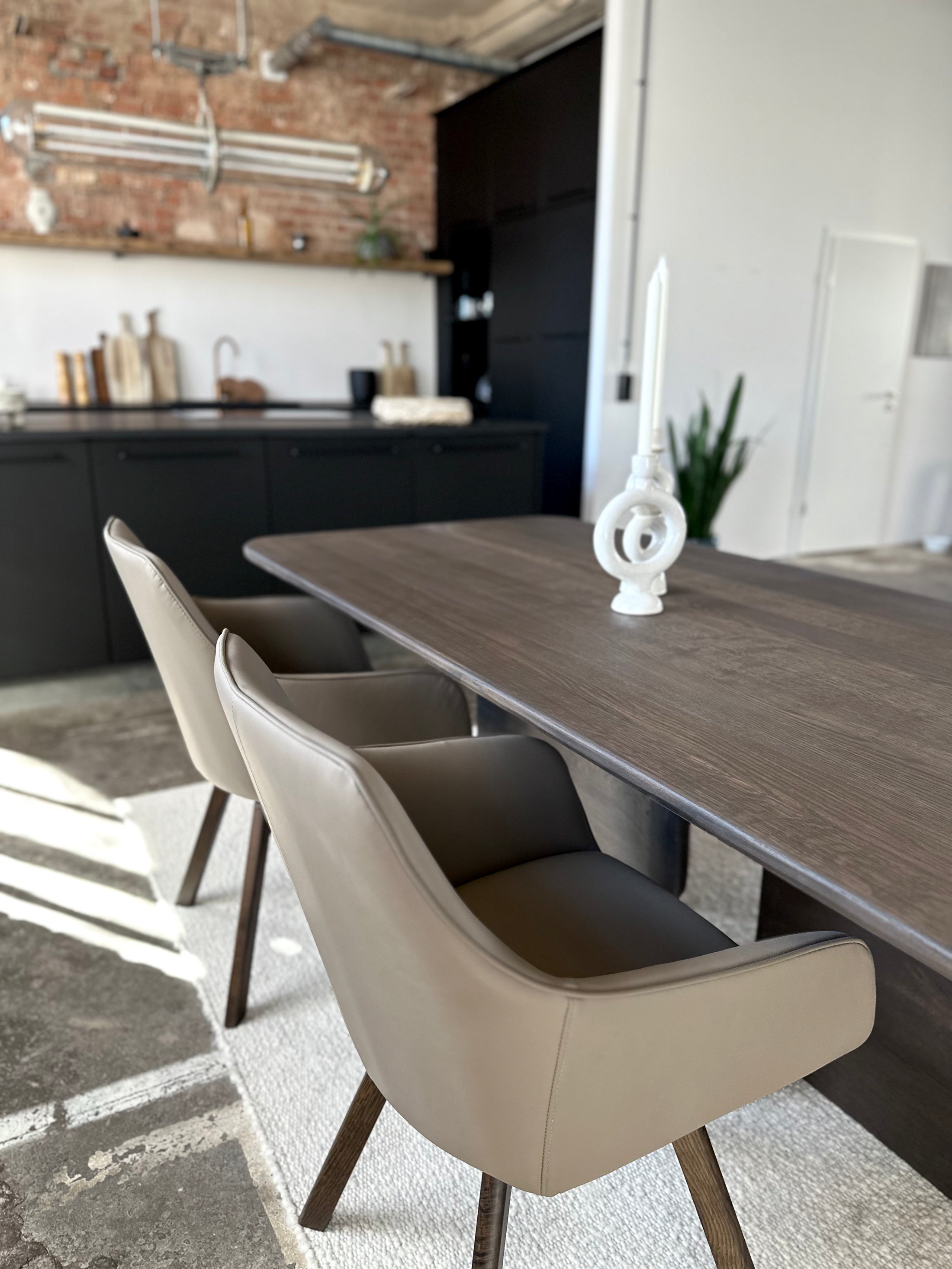 Ausstellungstisch Eiche, Holzwangen