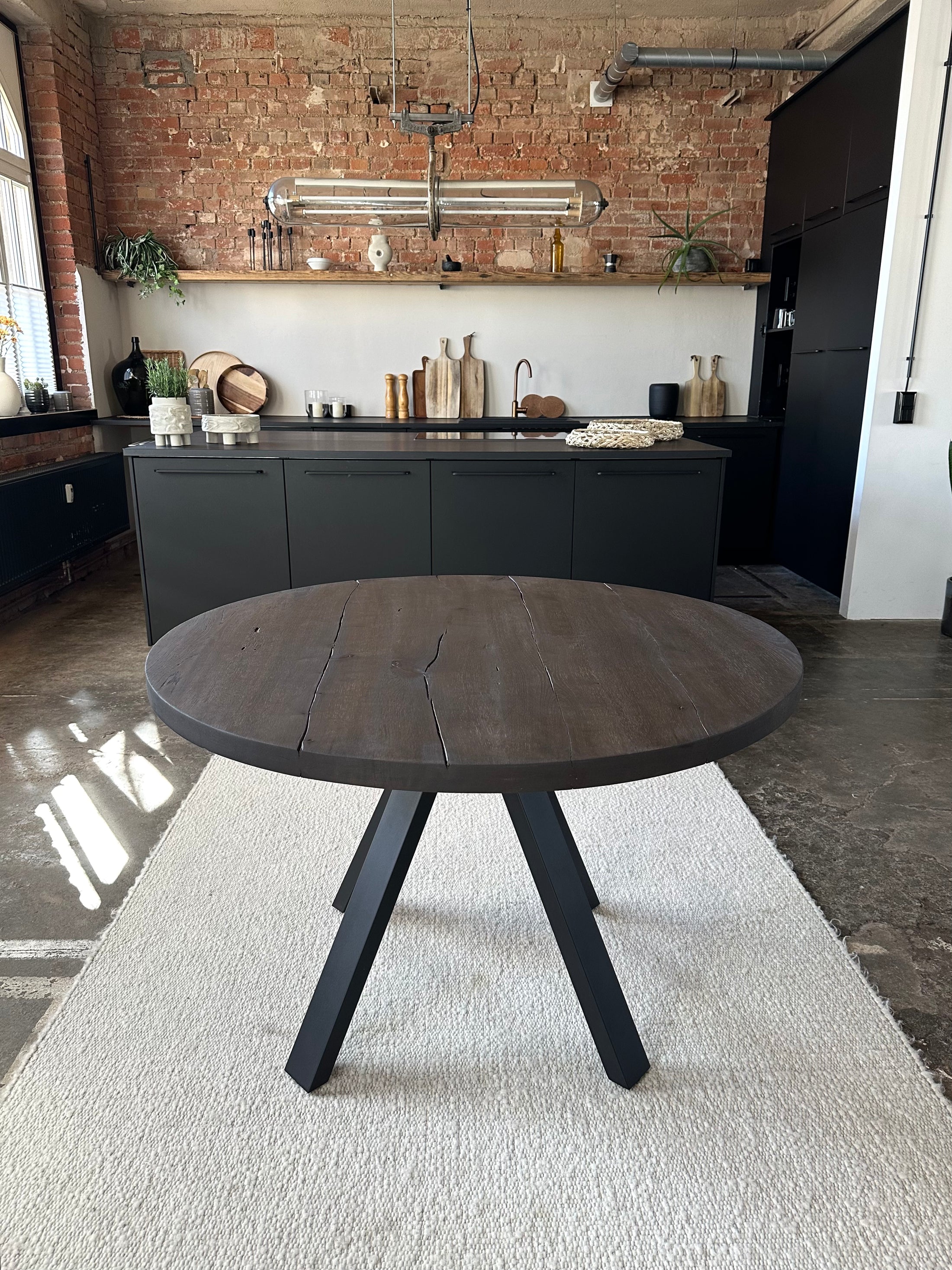 Ausstellungstisch Alteiche, rund