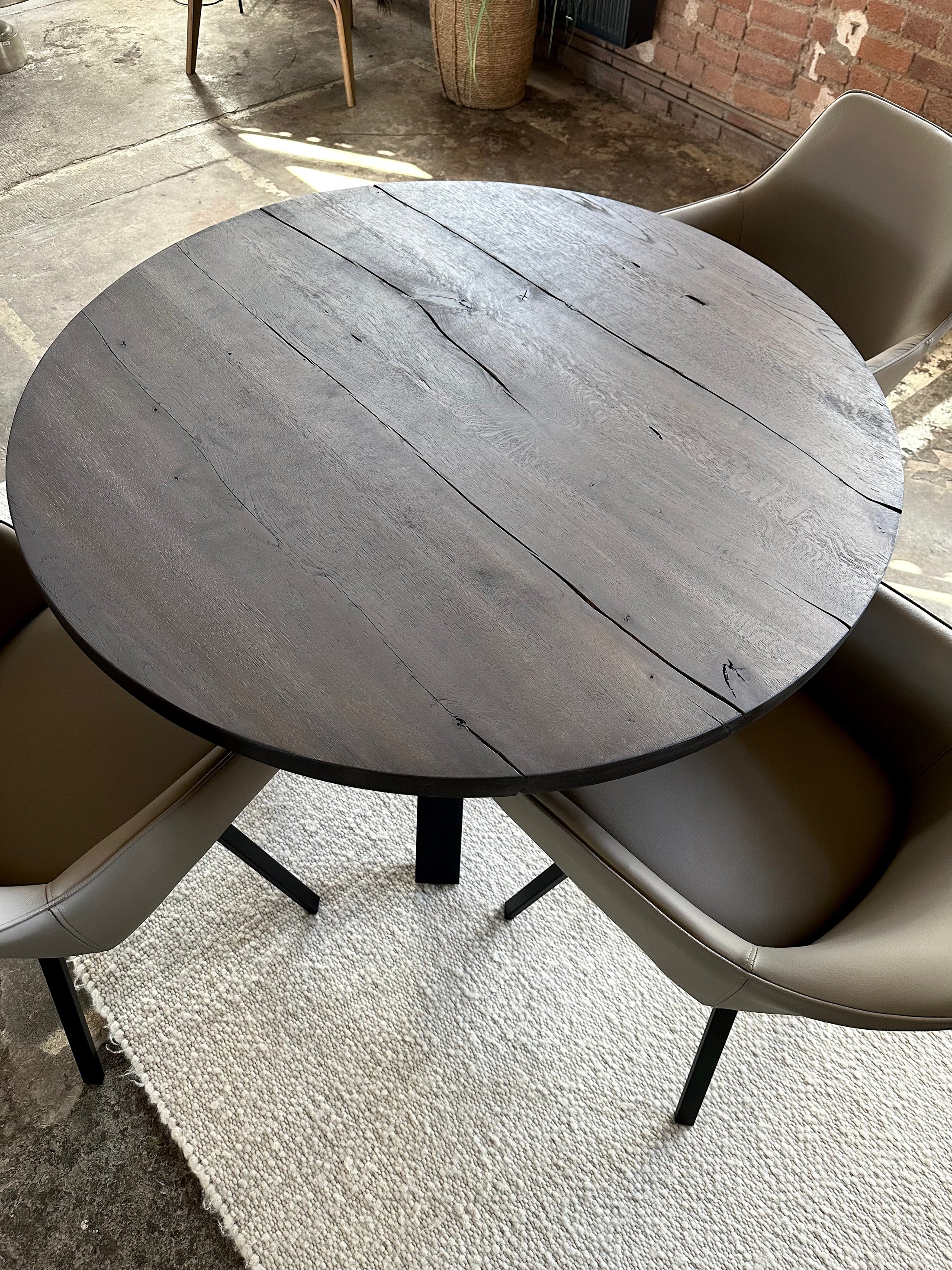 Ausstellungstisch Alteiche, rund